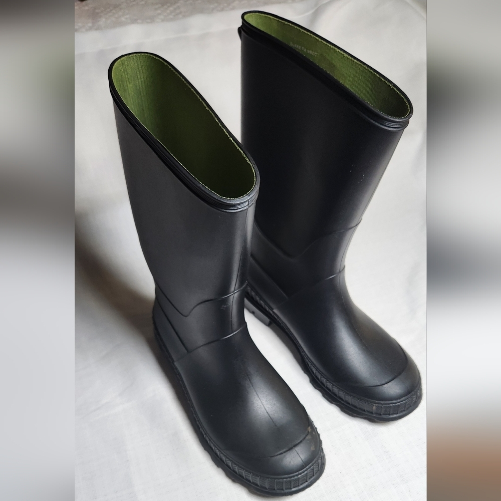 Rain boots Size 4 Blake Rain Boot black with green interior